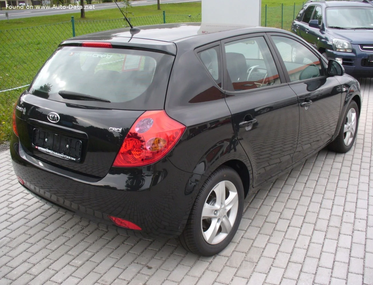 Kia Cee'd 1.4 CVVT (109 Hp)2007 - 2009 thumbnail 6