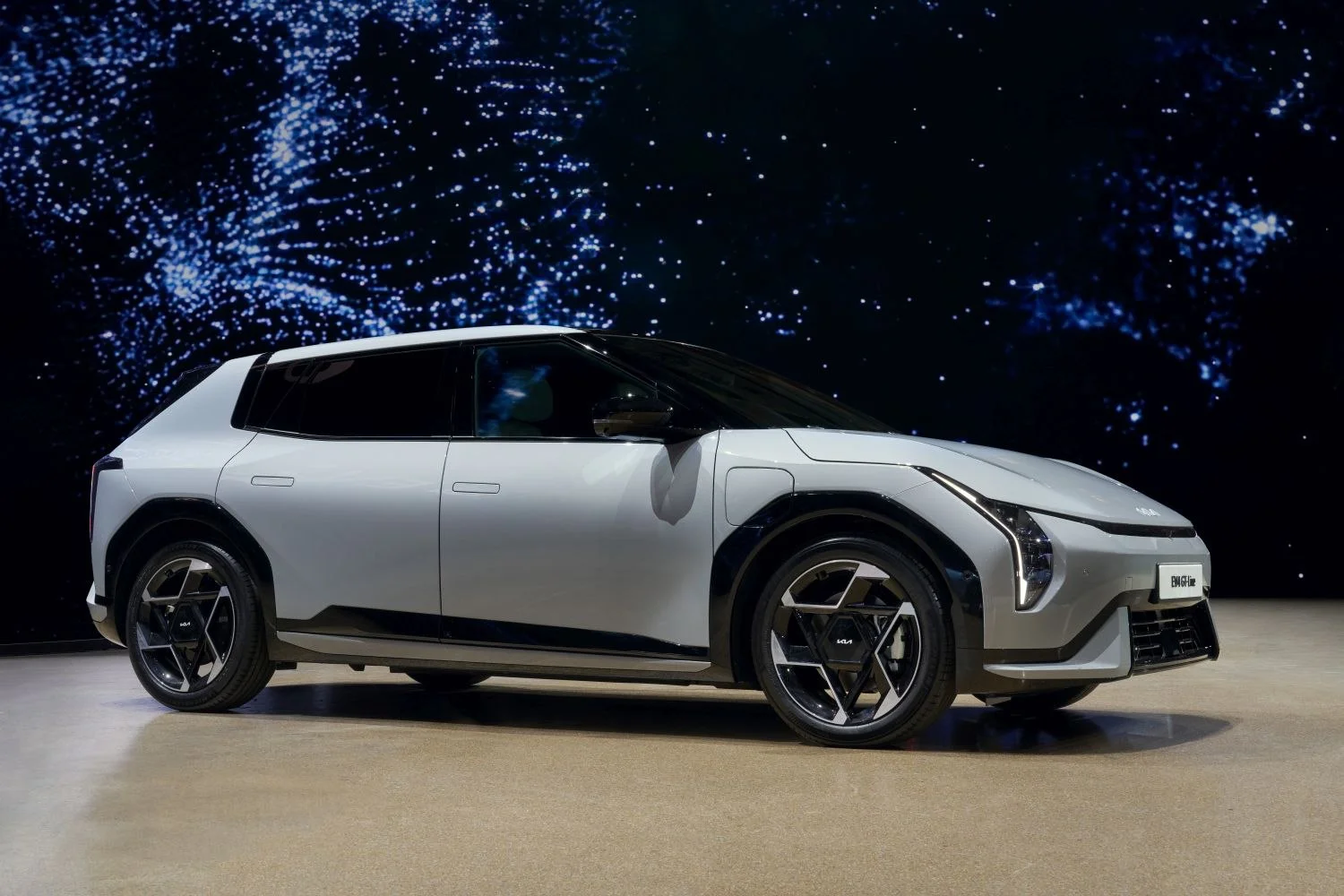 Kia EV4 58.3 kWh (204 Hp) Standard Range2025 - thumbnail 3