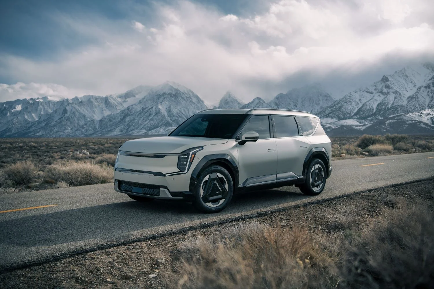 Kia EV9 76.1 kWh (215 Hp) Electric2023 - - 1
