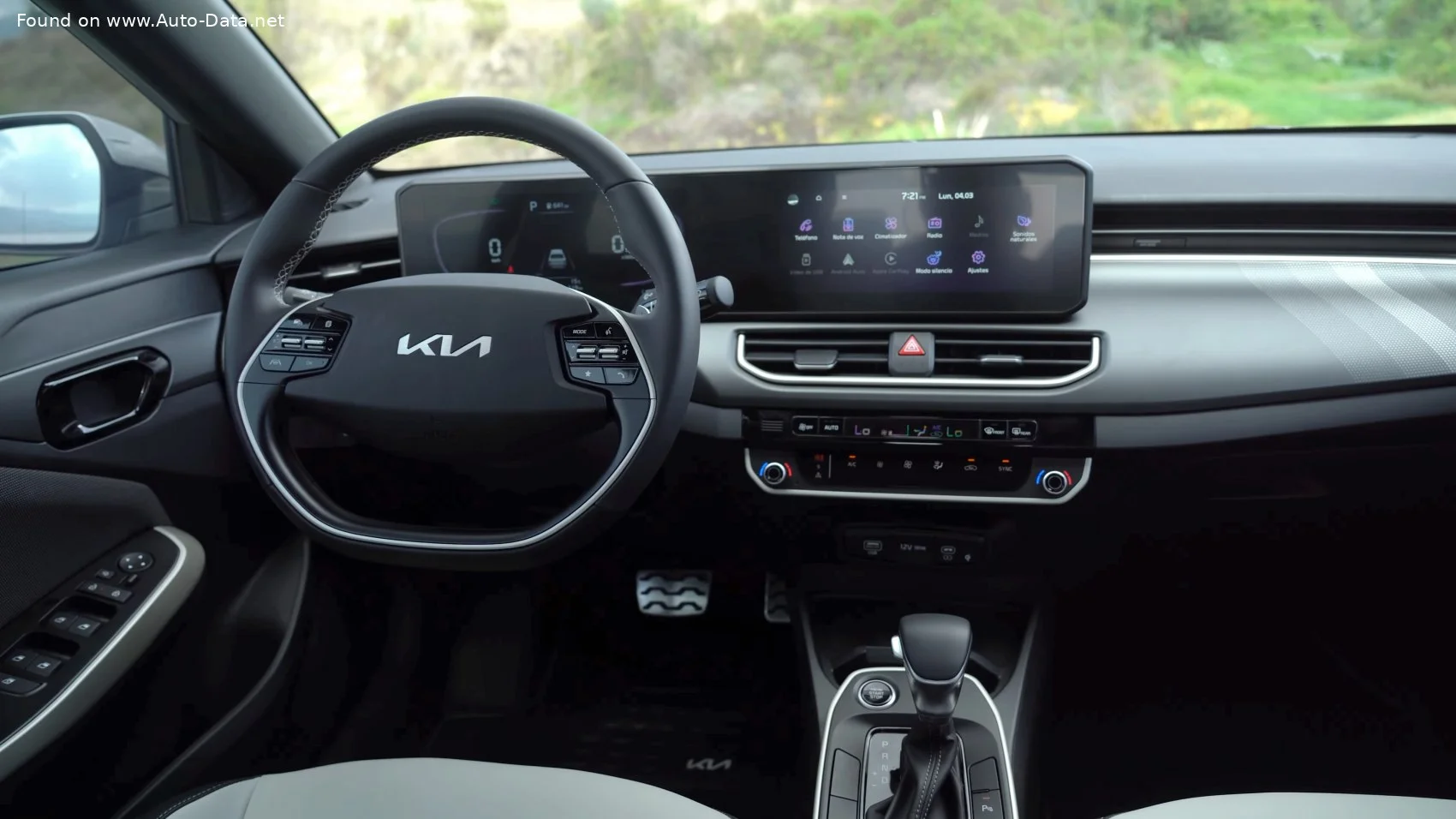 Kia K3 1.6L (121 Hp)2023 - thumbnail 3