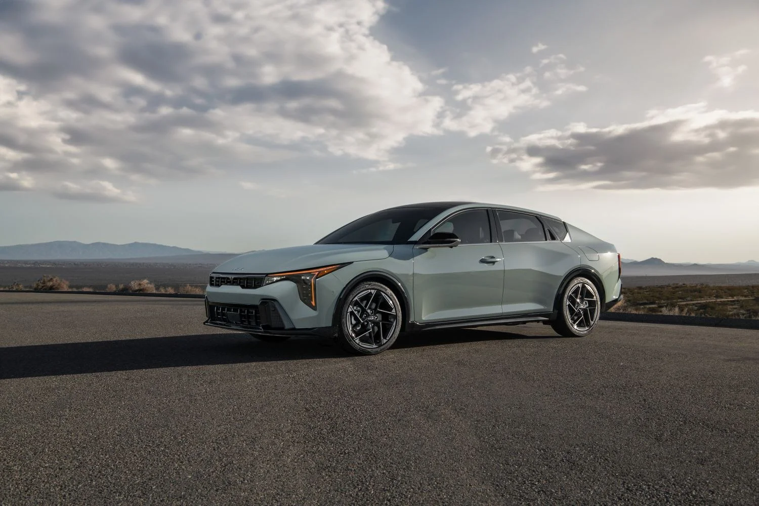 Kia K4 1.6L Turbo (190 Hp) Automatic2024 - thumbnail 4