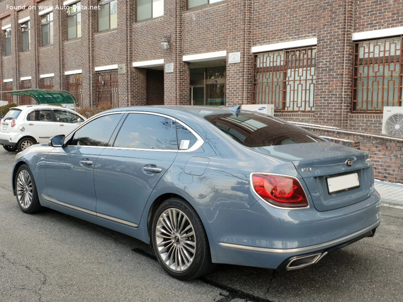 Kia K9 3.3 T-GDI V6 (370 Hp) Automatic2018 - 2021 thumbnail 2
