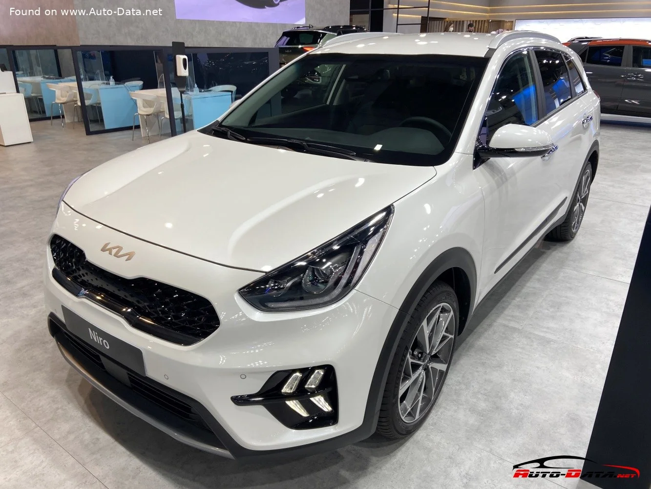 Kia Niro 1.6 GDI (141 Hp) Hybrid DCT2019 - 2022 thumbnail 3