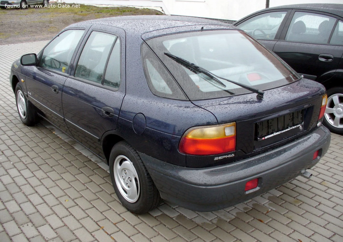 Kia Sephia 1.5 i 16V (80 Hp)1996 - 1997 thumbnail 4
