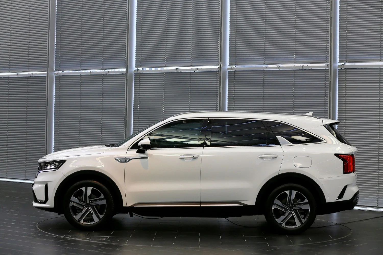 Kia Sorento 1.6 Smartstream T-GDi (230 Hp) Hybrid Automatic2020 - 2024 thumbnail 3
