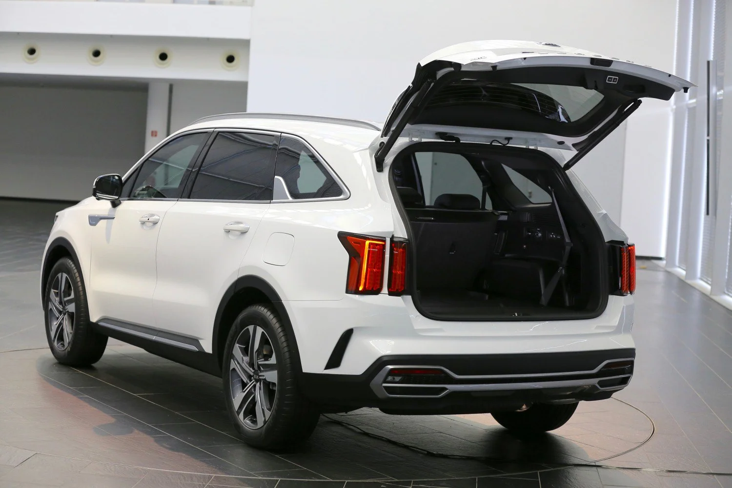 Kia Sorento 1.6 Smartstream T-GDi (230 Hp) Hybrid Automatic2020 - 2024 thumbnail 10