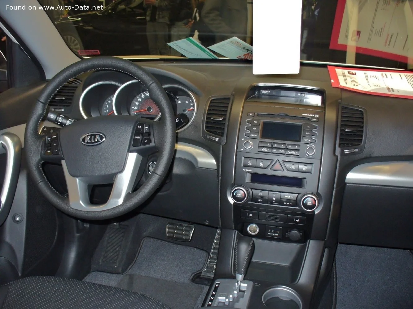 Kia Sorento 2.0 CRDi (150 Hp) 4WD2009 - 2012 thumbnail 8
