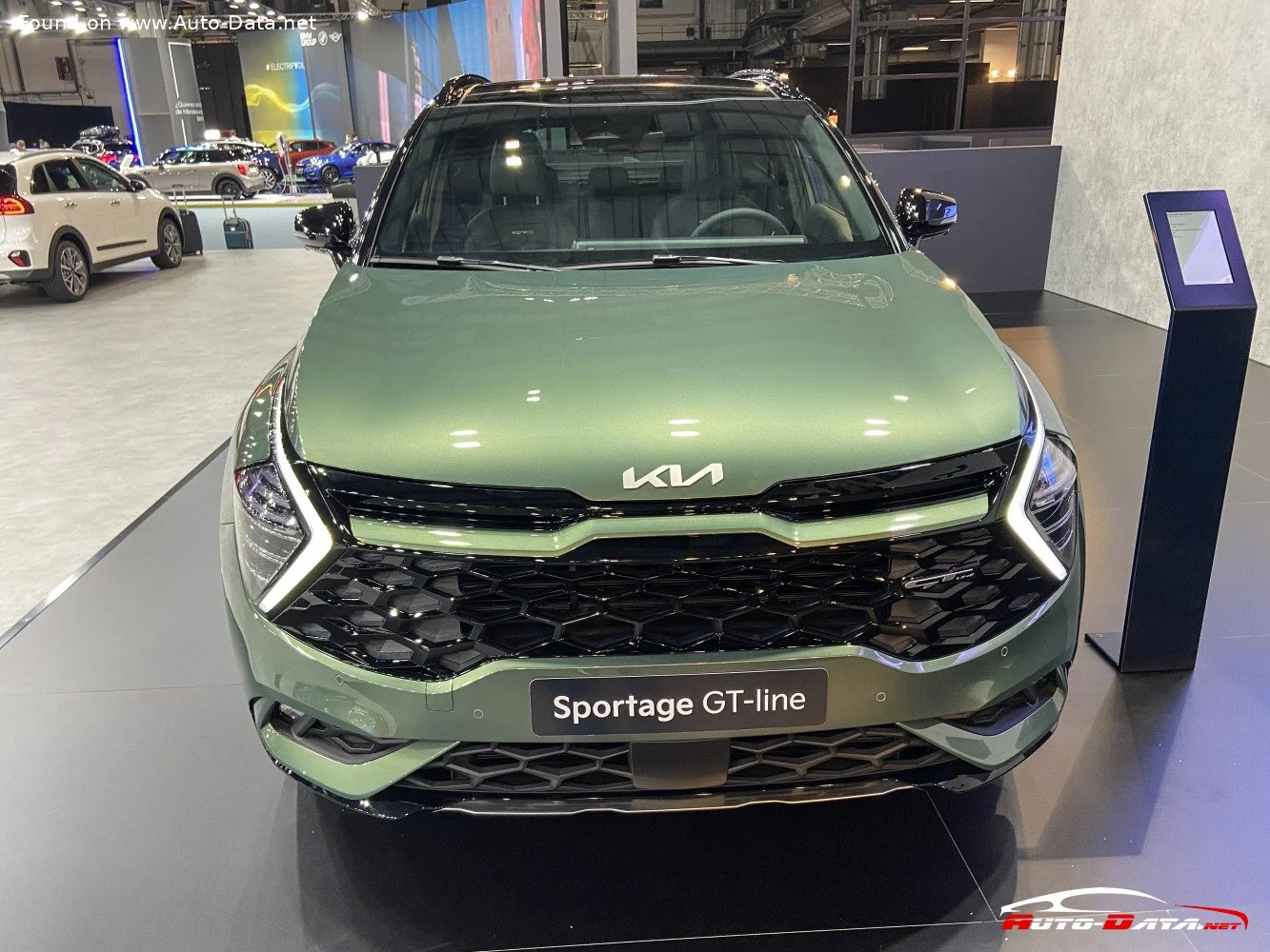 Kia Sportage 1.6 CRDi (116 Hp)2022 - 2024 thumbnail 2