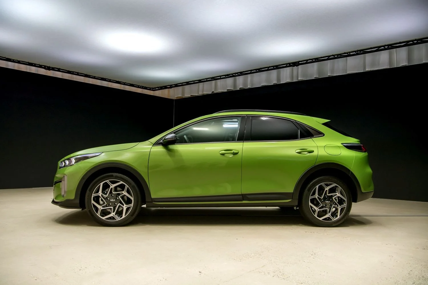 Kia XCeed 1.0 T-GDI (100 Hp)2024 - 2025 thumbnail 2
