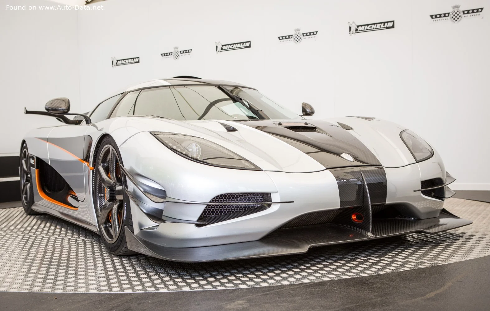 Koenigsegg One:1 5.0 V8 (1360 Hp) Automatic2014 - 2015 thumbnail 2
