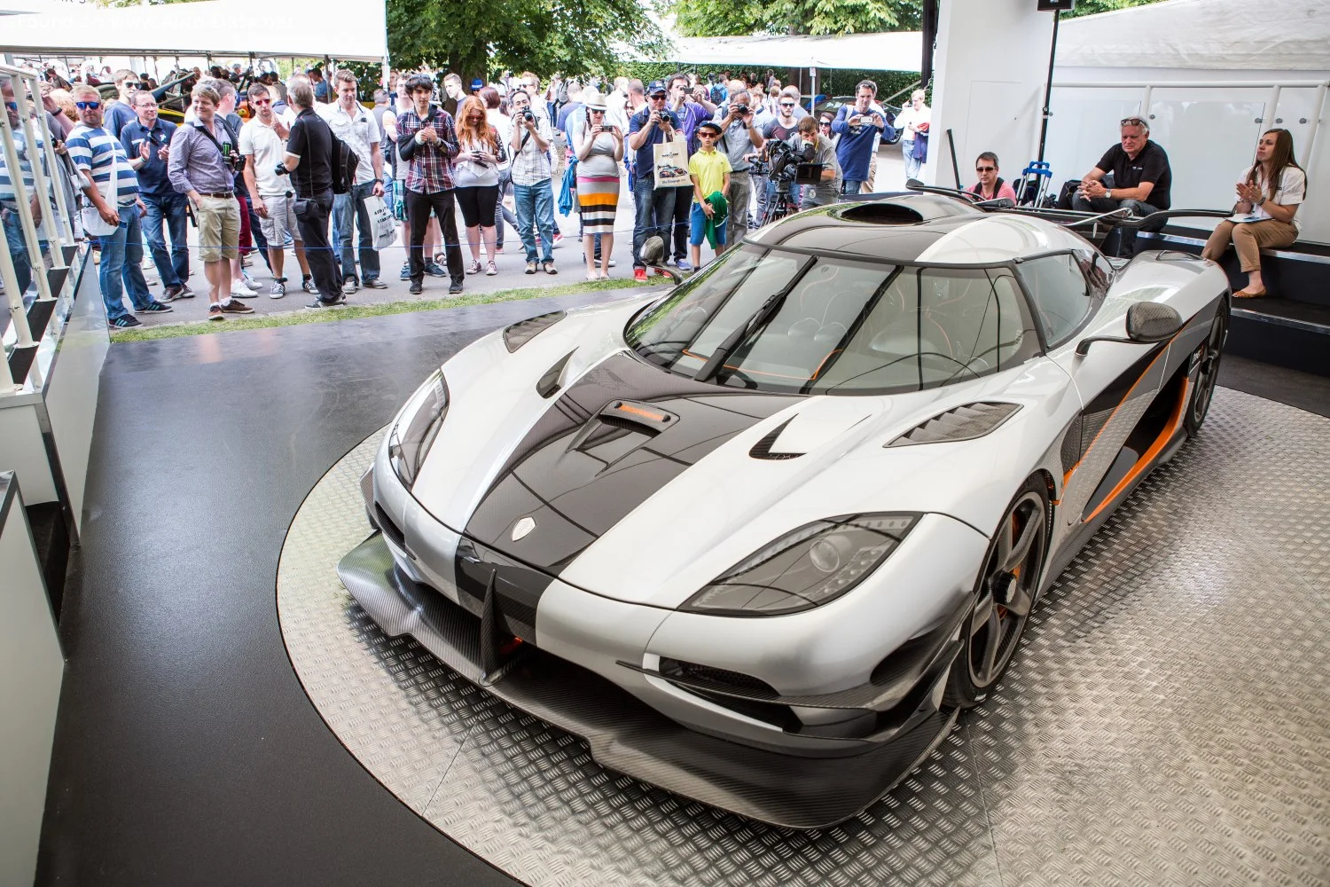 Koenigsegg One:1 5.0 V8 (1360 Hp) Automatic2014 - 2015 thumbnail 3