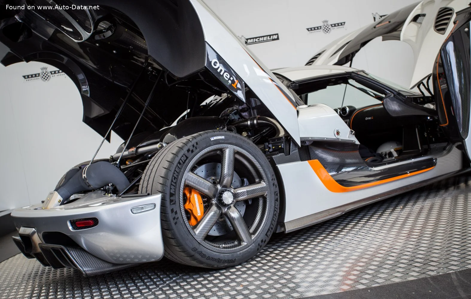 Koenigsegg One:1 5.0 V8 (1360 Hp) Automatic2014 - 2015 thumbnail 4