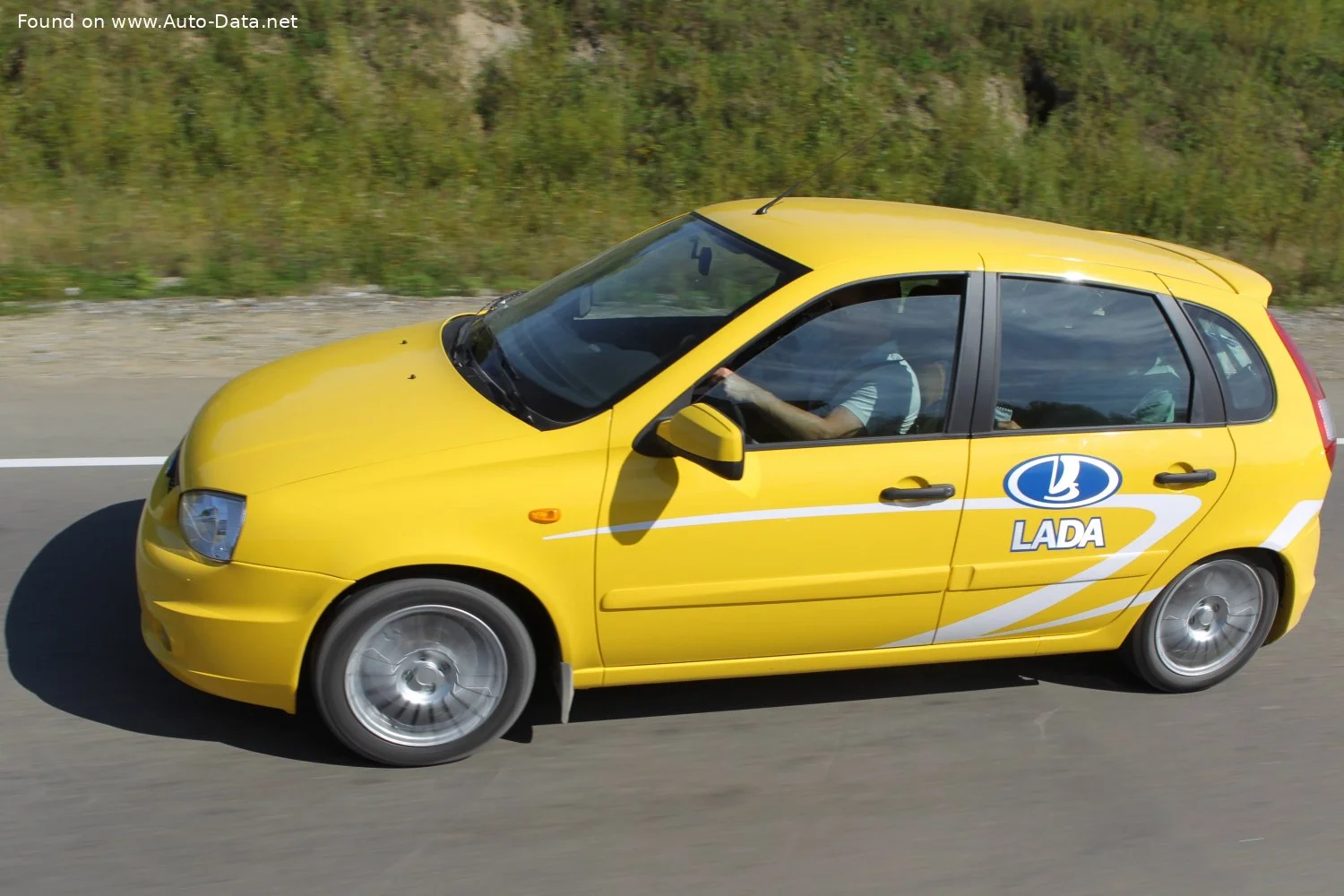 Lada Kalina 1.6 (106 Hp)2013 - 2018 thumbnail 2