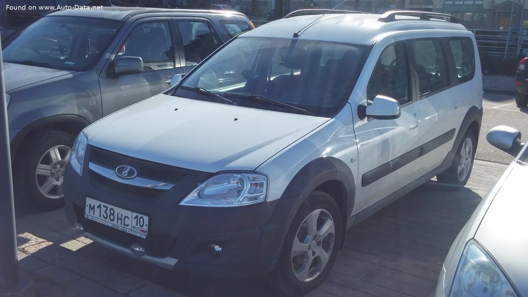 Lada Largus 1.6 (105 Hp)2014 - 2021 - 1