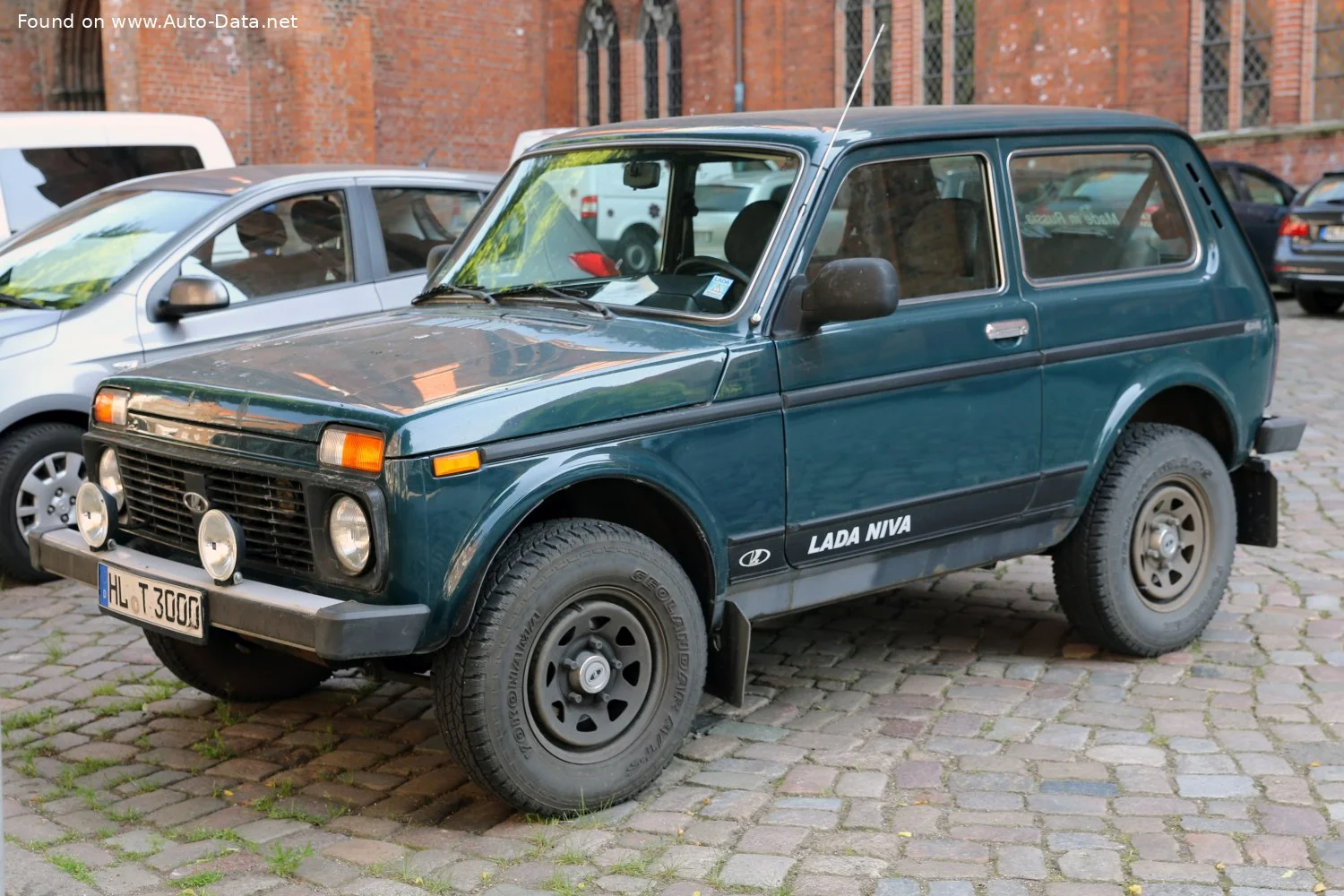 Lada Niva 1.7i (81 Hp) 4x42009 - 2016 thumbnail 2