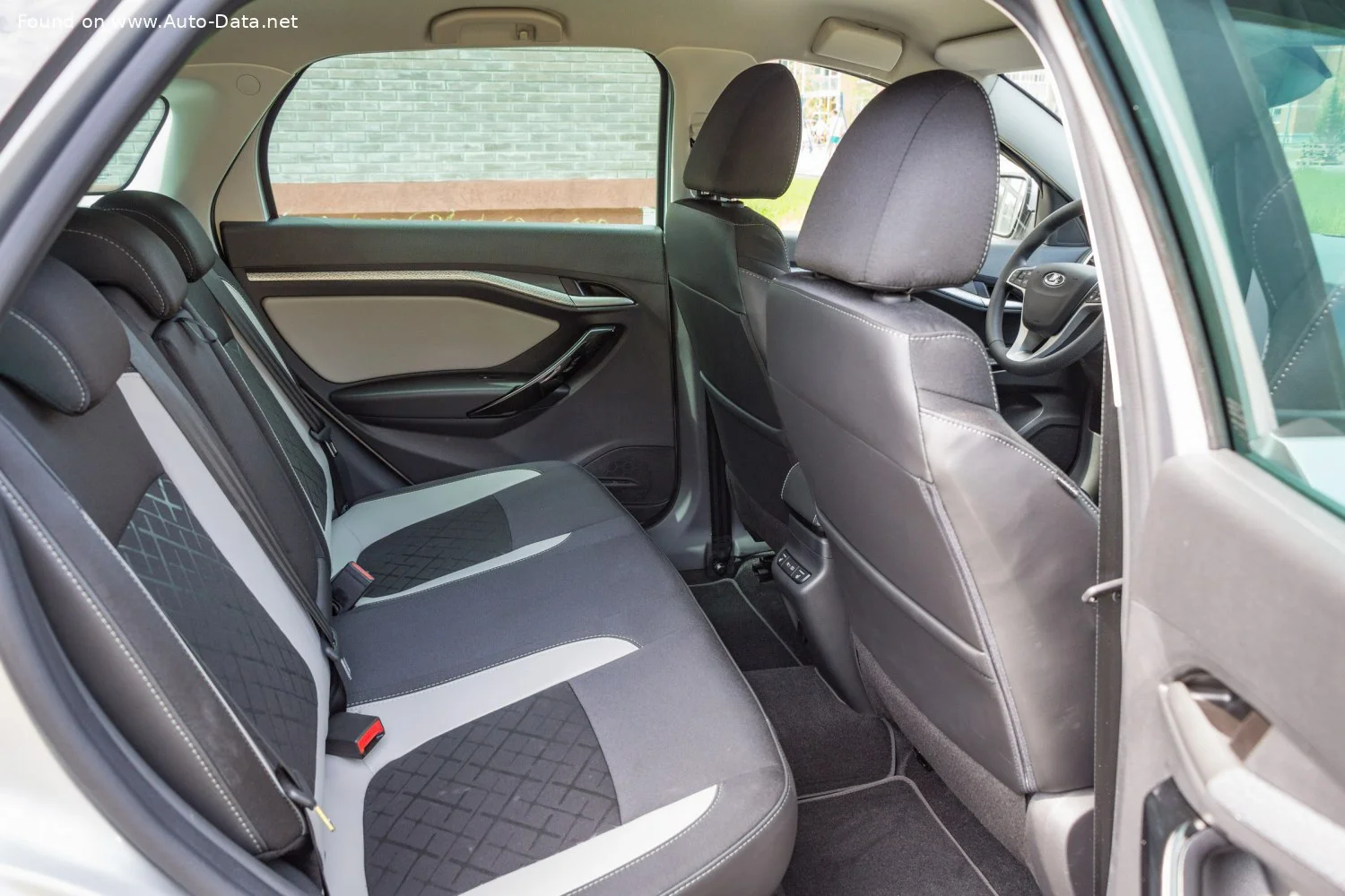 Lada Vesta 1.6 (106 Hp)2017 - thumbnail 8