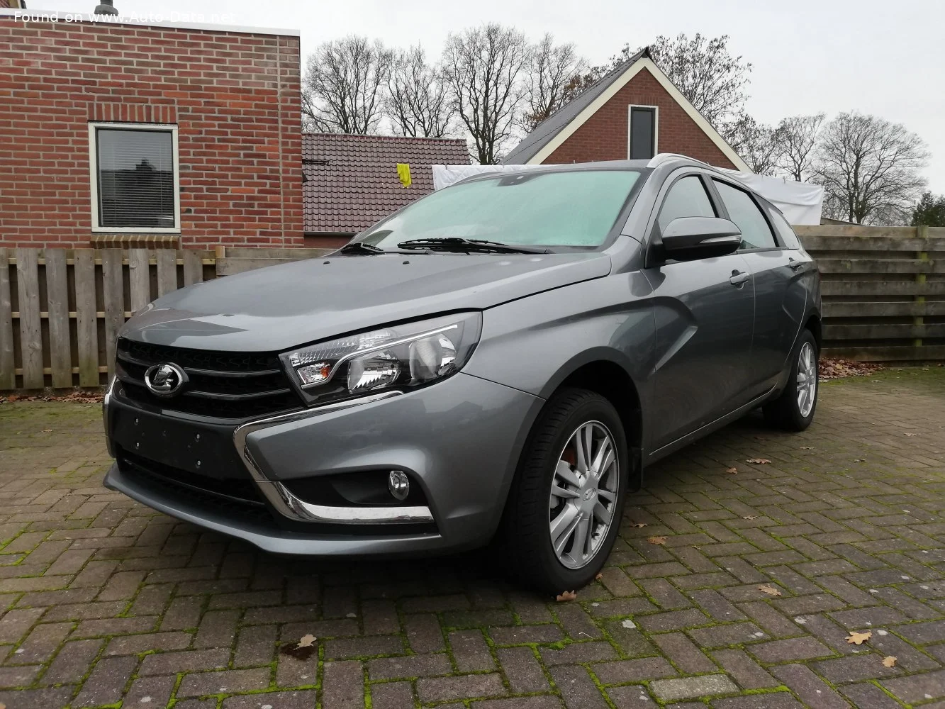 Lada Vesta 1.6 (106 Hp)2015 - - 1