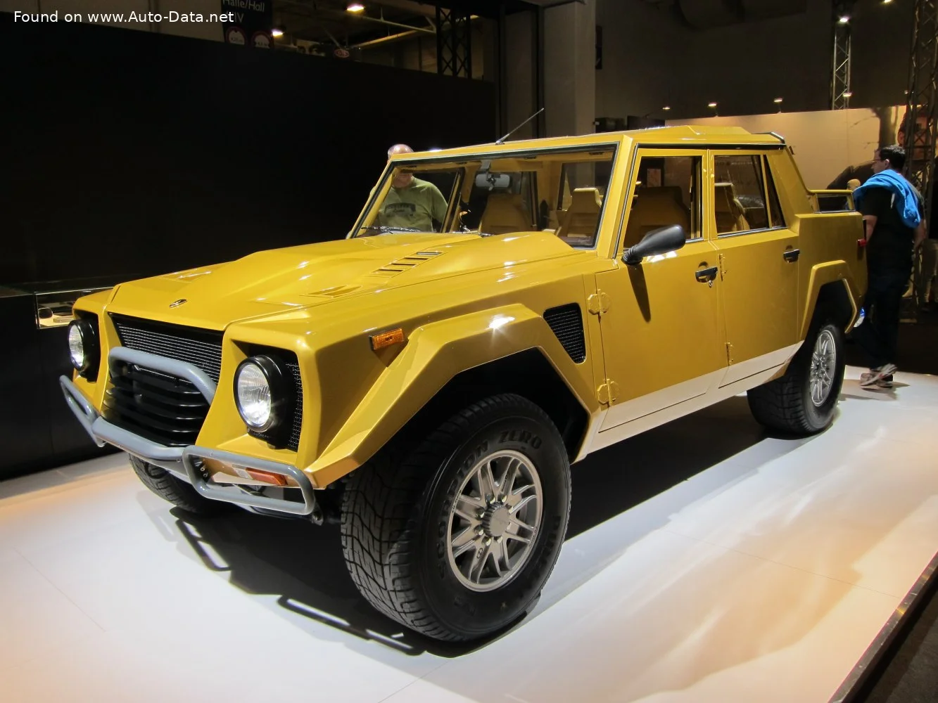Lamborghini LM002 5.2 (450 Hp)1986 - 1993 thumbnail 4