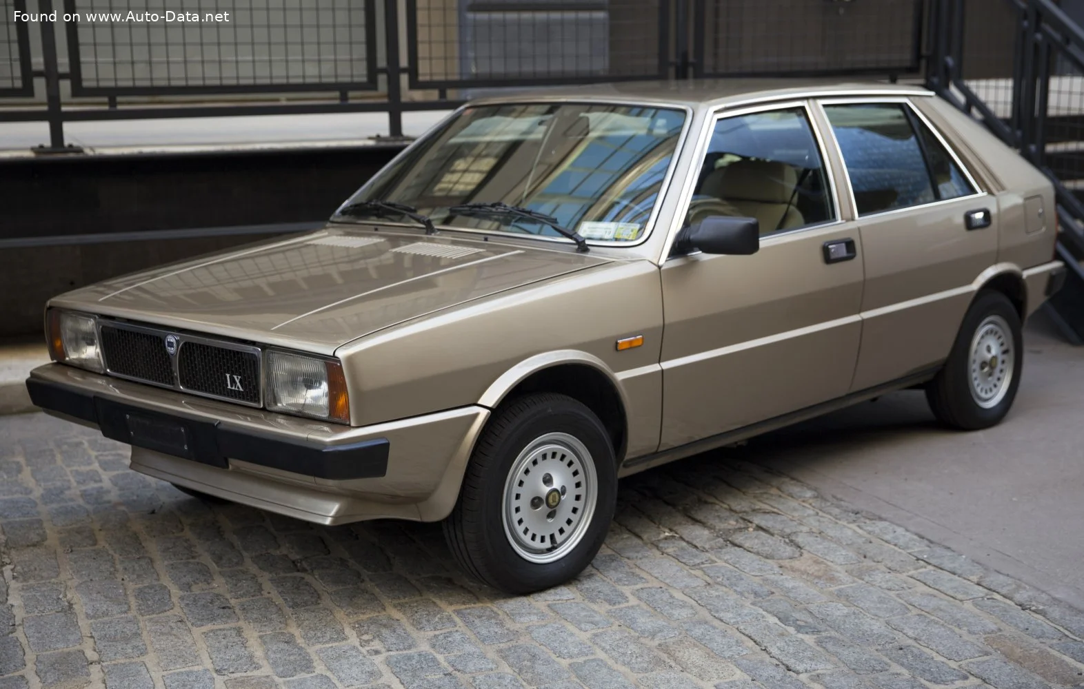 Lancia Delta 1300 1.3 (75 Hp)1979 - 1982 thumbnail 3