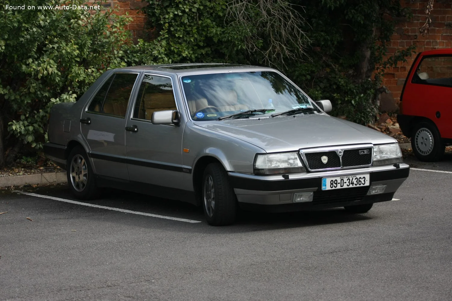 Lancia Thema 2000 16V (152 Hp)1992 - 1993 thumbnail 2