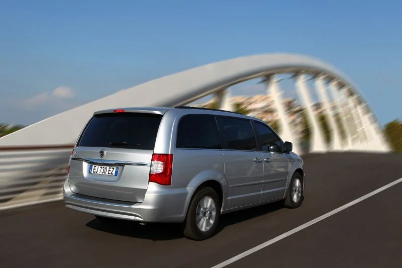 Lancia Voyager 2.8 CRD (177 Hp) Automatic2013 - 2015 thumbnail 2