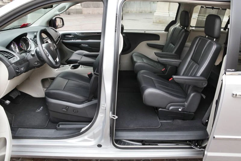 Lancia Voyager 2.8 CRD (177 Hp) Automatic2013 - 2015 thumbnail 4
