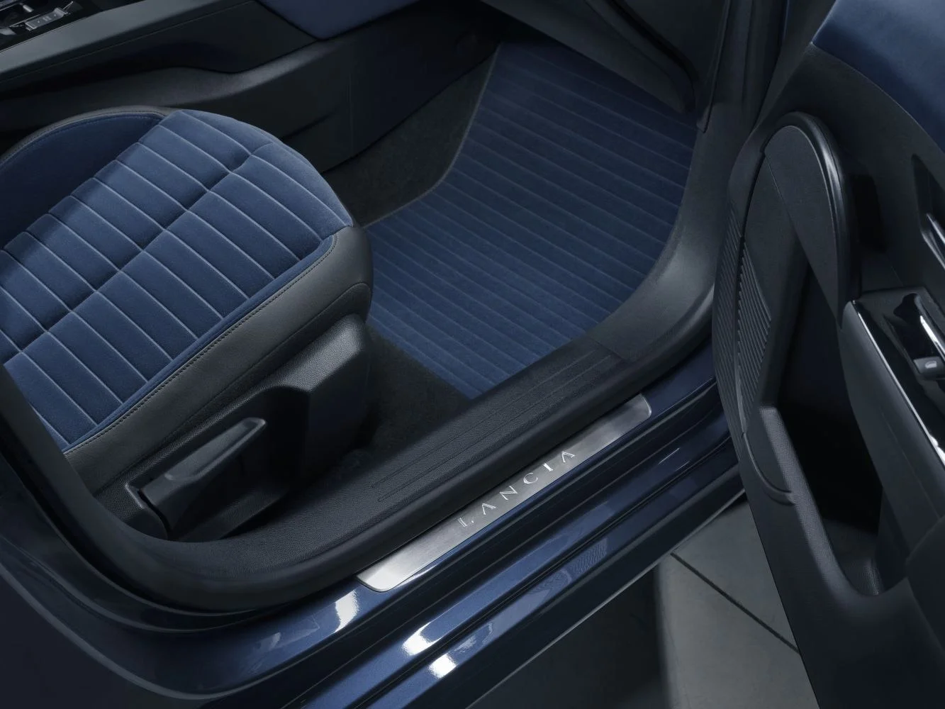 Lancia Ypsilon 1.2 (100 Hp) Mild Hybrid e-DCT2024 - 2025 thumbnail 18