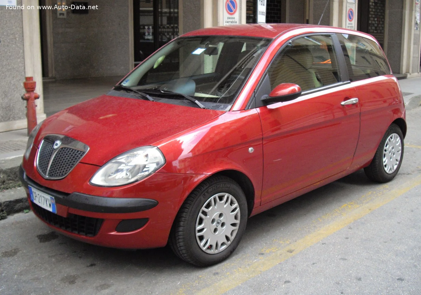 Lancia Ypsilon 1.2 i 16V (80 Hp)2003 - 2006 thumbnail 2