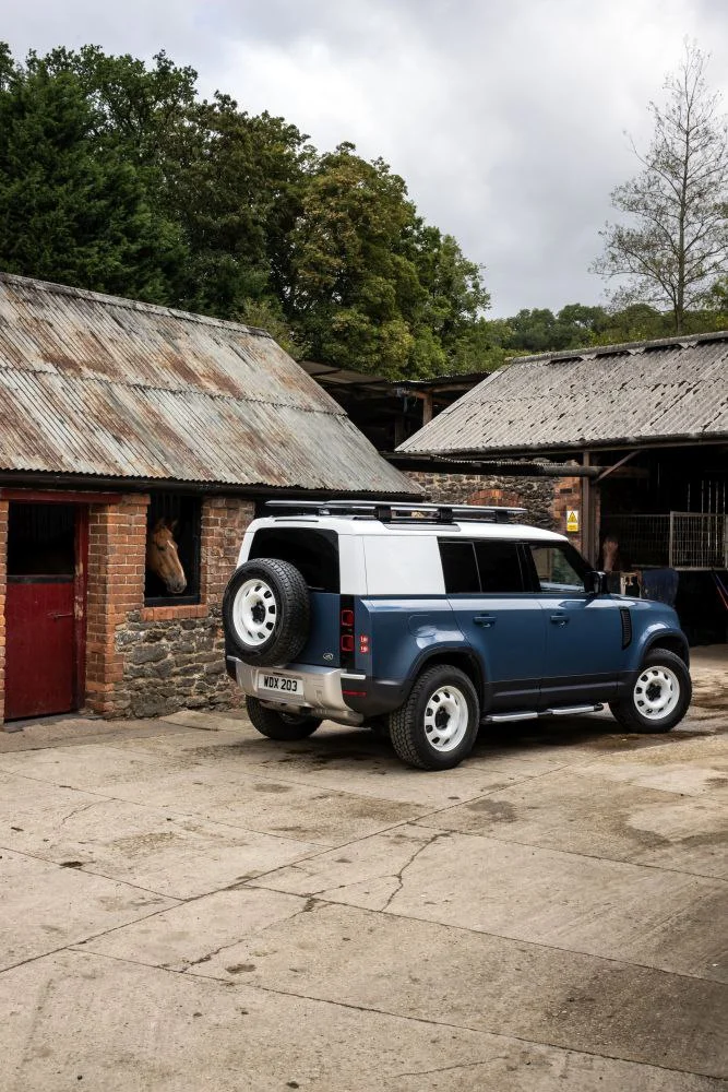 Land Rover Defender 2.0 D200 (200 Hp) AWD Automatic2019 - 2020 thumbnail 3