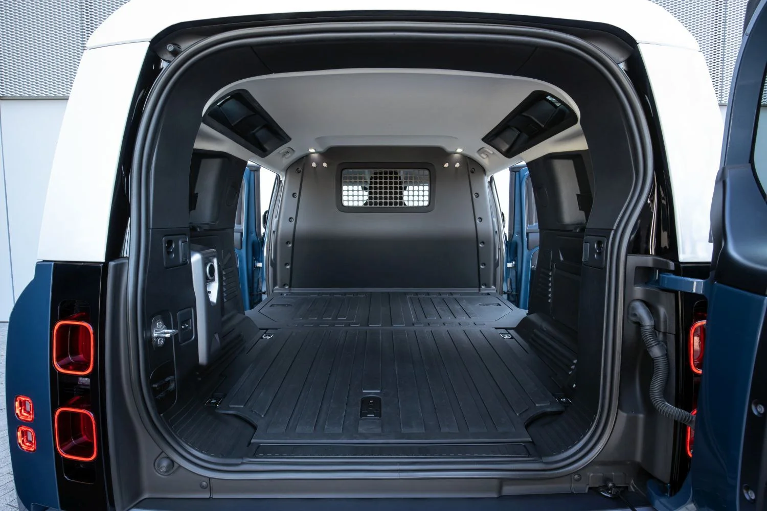 Land Rover Defender 2.0 D200 (200 Hp) AWD Automatic2019 - 2020 thumbnail 6