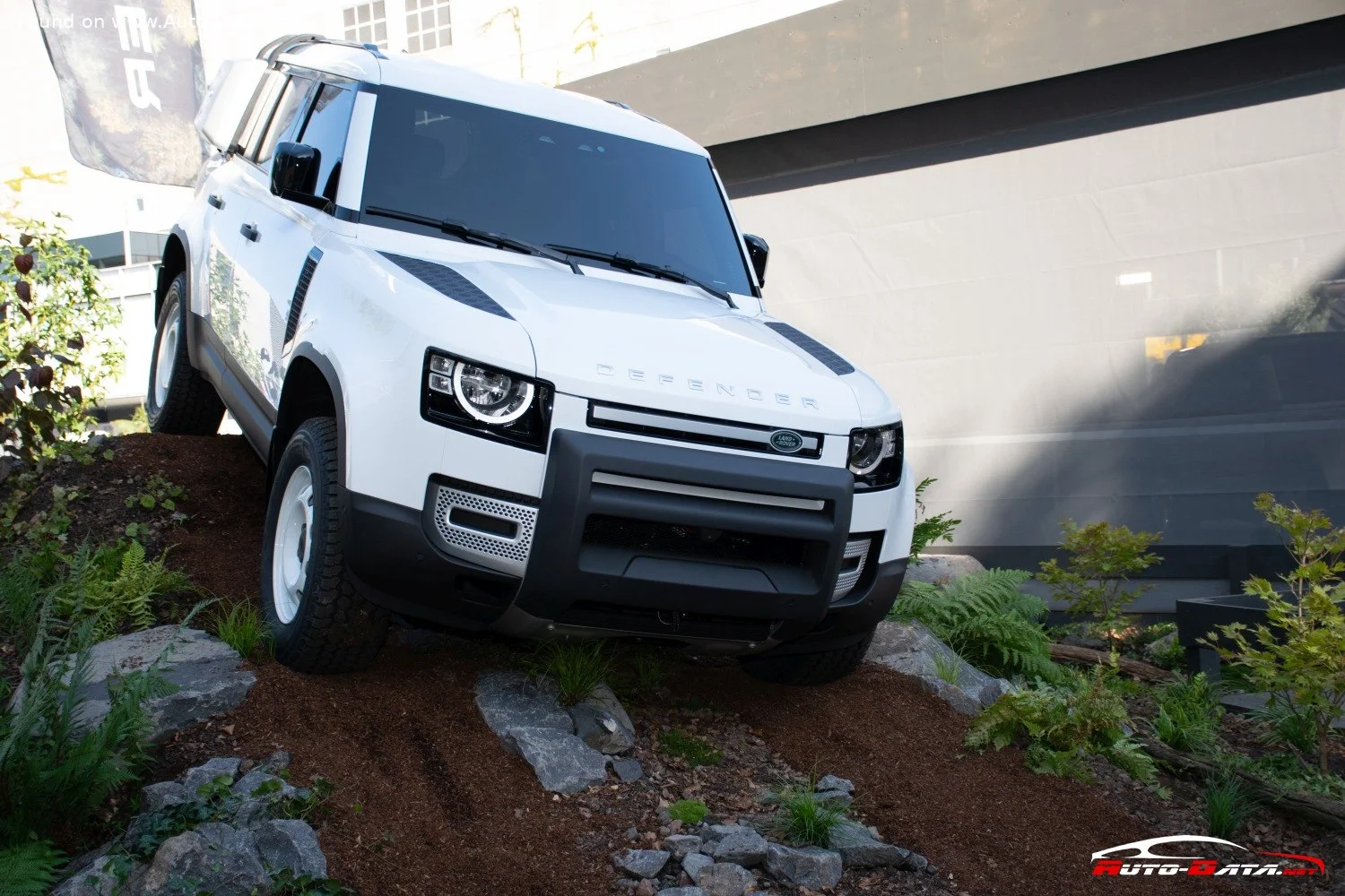 Land Rover Defender 2.0 D200 (200 Hp) AWD Automatic2019 - 2020 thumbnail 9