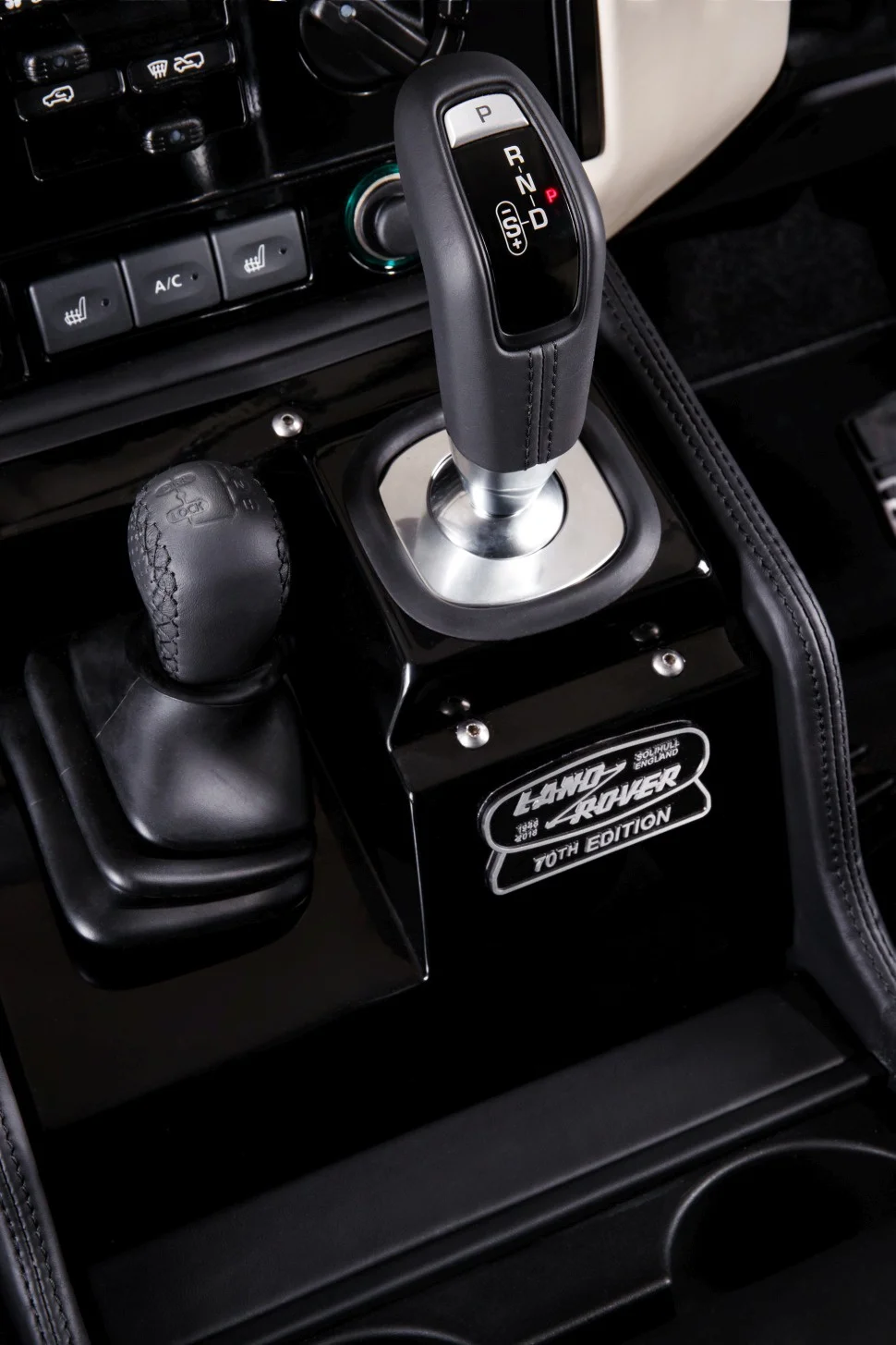 Land Rover Defender 5.0 V8 (405 Hp) AWD Automatic2018 - 2019 thumbnail 17