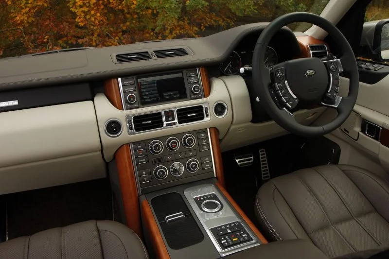 Land Rover Range Rover 3.6 LR TD V8 (271 Hp) AWD Automatic2010 - 2012 thumbnail 3