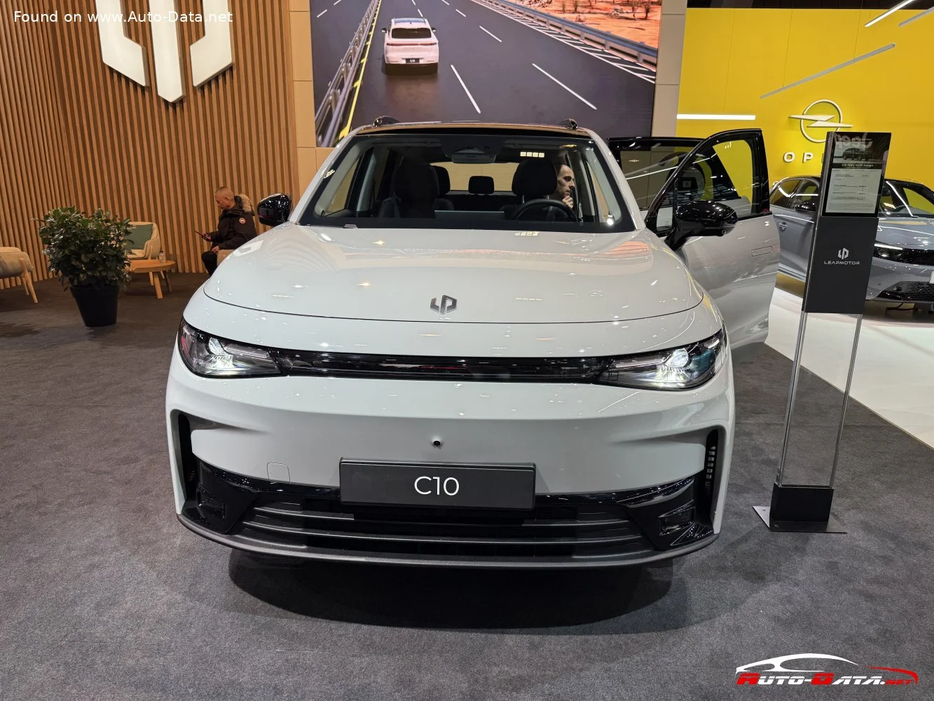 Leapmotor C10 1.5L 28.4 kWh (231 Hp) EREV2024 - thumbnail 9