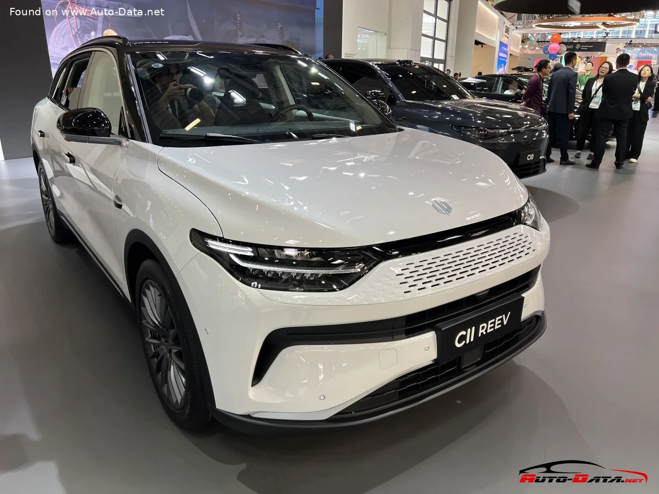 Leapmotor C11 1.2T 30.1 kWh (272 Hp) EREV2022 - - 1