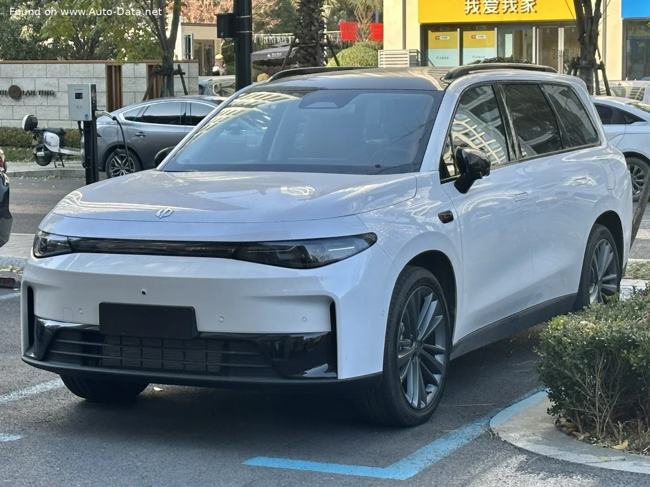 Leapmotor C16 67.7 kWh (292 Hp) Electric2024 - thumbnail 11