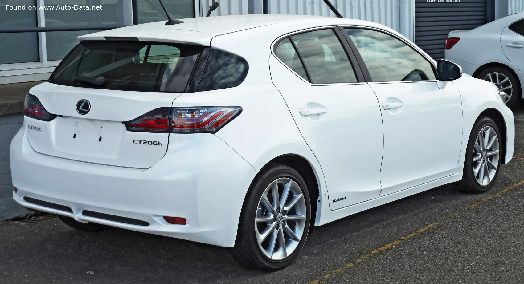 Lexus CT 200h (136 Hp) Hybrid e-CVT2011 - 2014 thumbnail 2