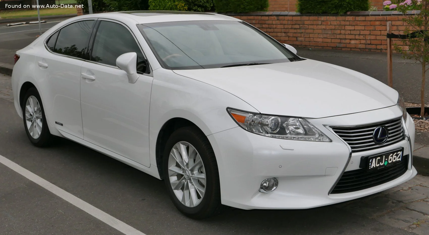 Lexus ES 300h (200 Hp) Hybrid e-CVT2012 - 2015 - 1