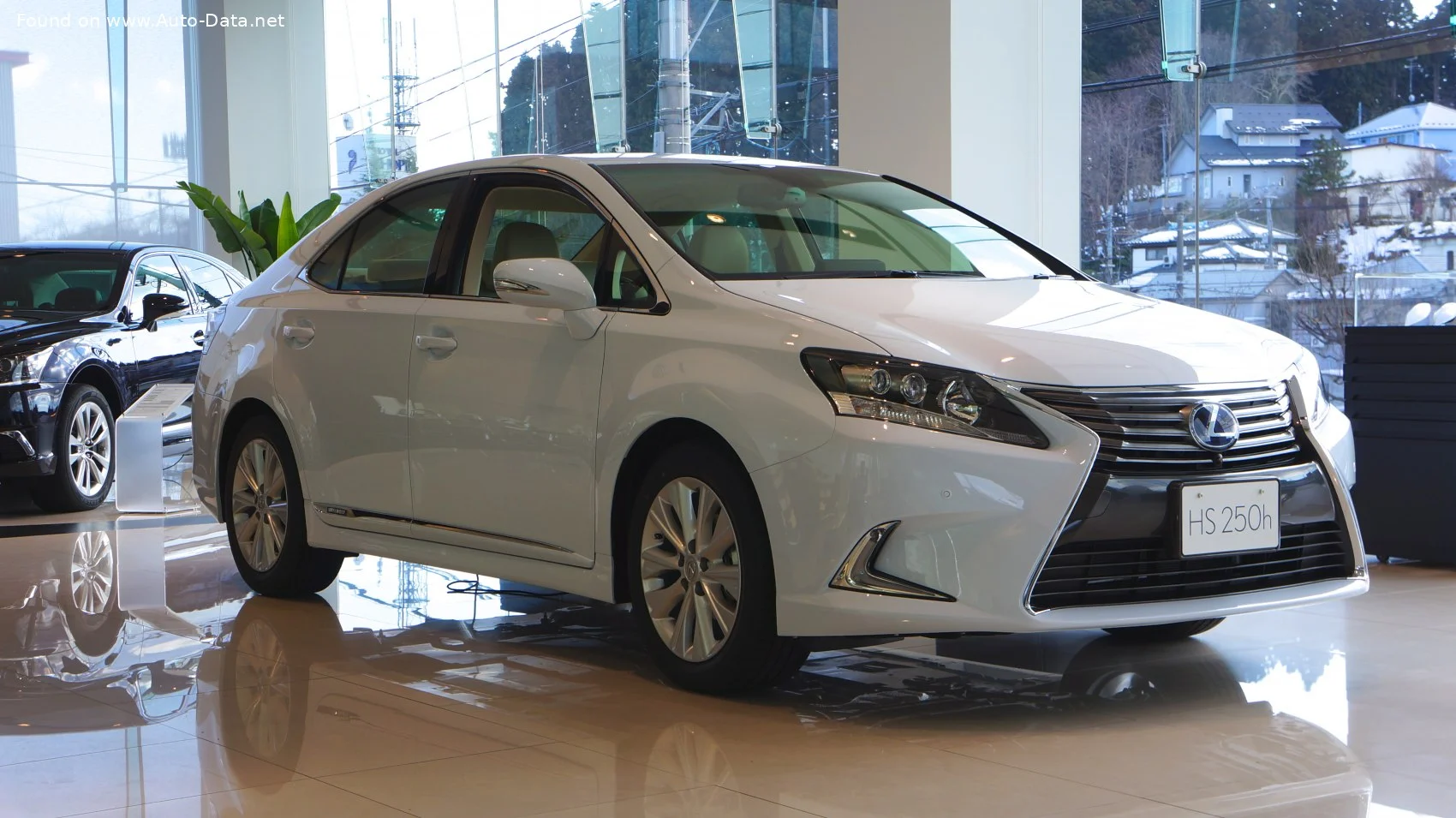 Lexus HS Lexus HS (facelift 2013) - 1