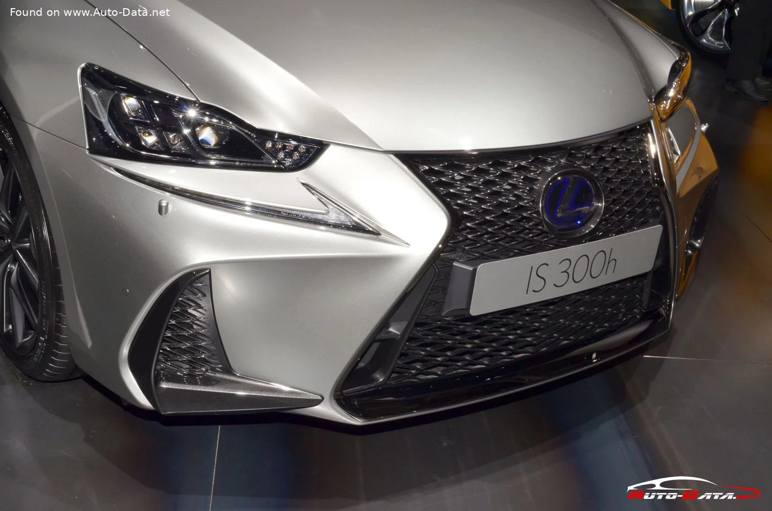 Lexus IS 200t (245 Hp) Direct Shift2016 - 2017 thumbnail 2