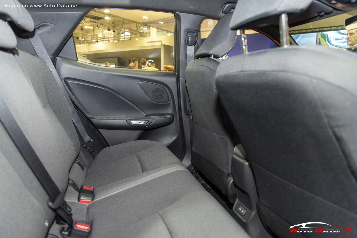 Lexus LBX 1.5 (136 Hp) Hybrid e-CVT2023 - thumbnail 13