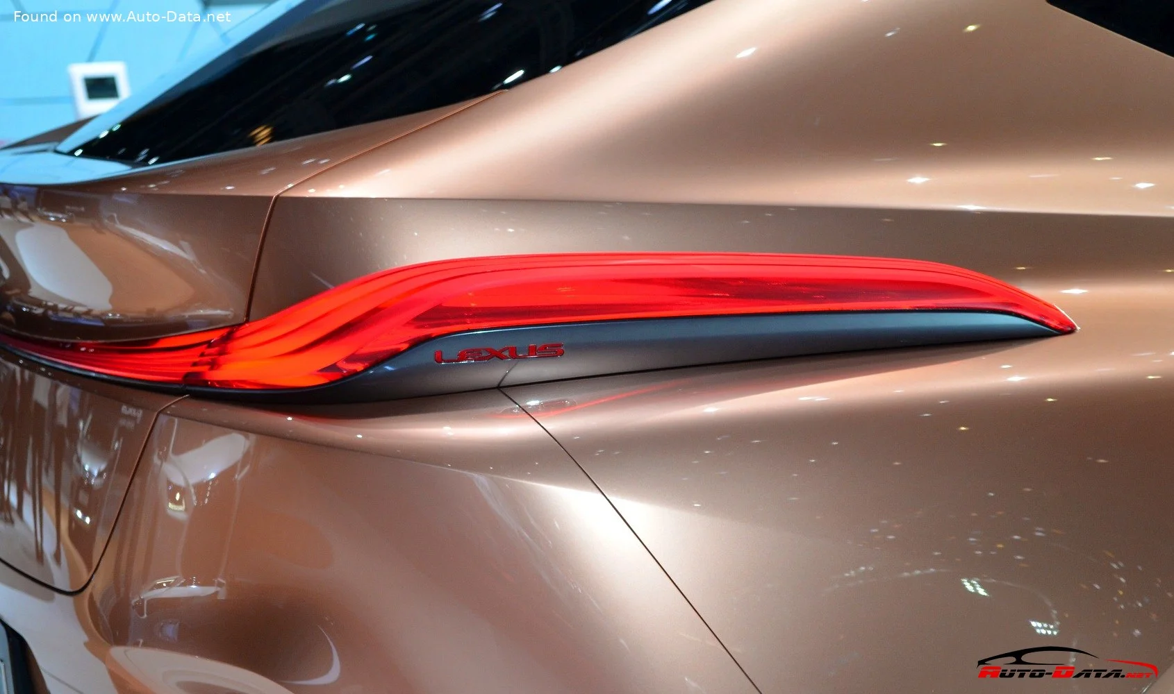 Lexus LF-1 Lexus LF-1 Limitless (Concept) thumbnail 11
