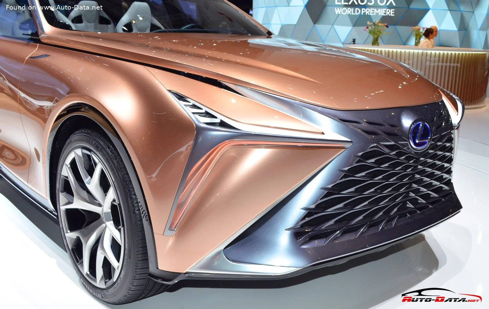 Lexus LF-1 Lexus LF-1 Limitless (Concept) thumbnail 13