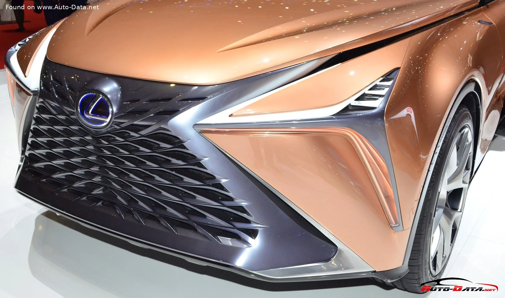 Lexus LF-1 Lexus LF-1 Limitless (Concept) thumbnail 17