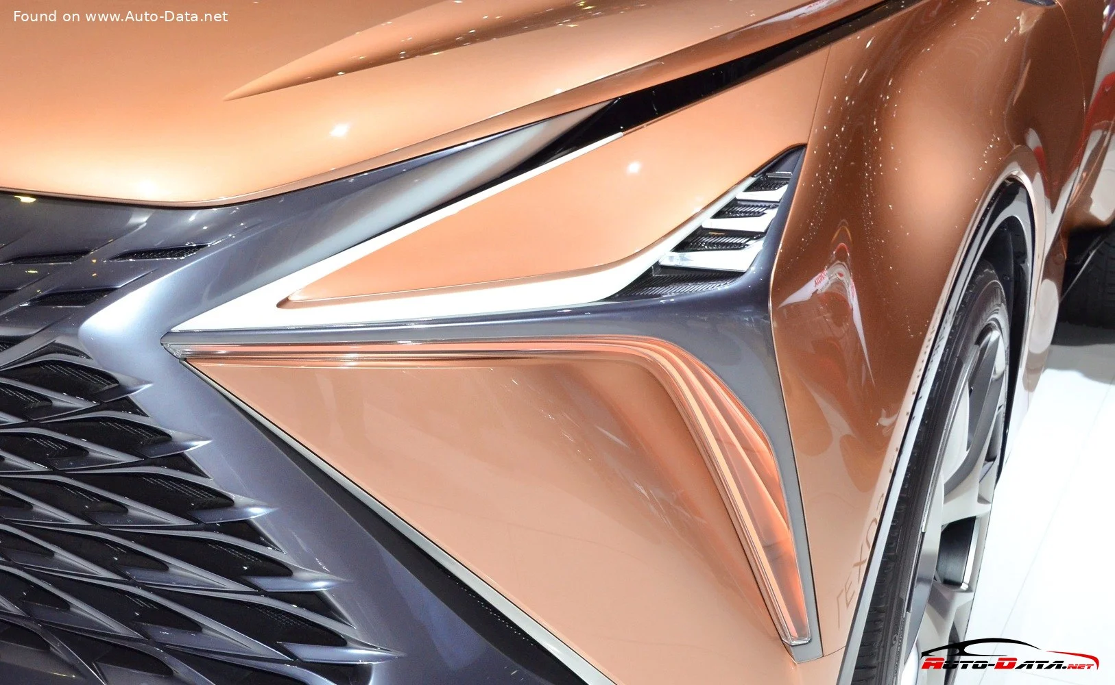 Lexus LF-1 Lexus LF-1 Limitless (Concept) thumbnail 18