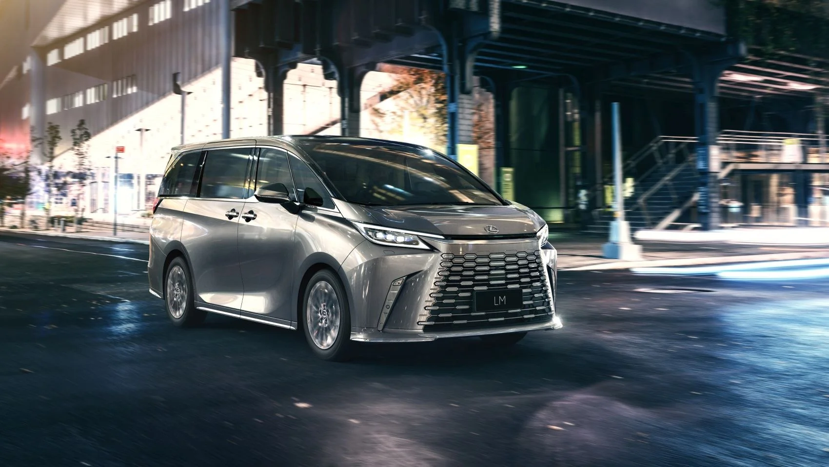 Lexus LM 350h (250 Hp) Hybrid e-CVT 7 Seat2023 - - 1