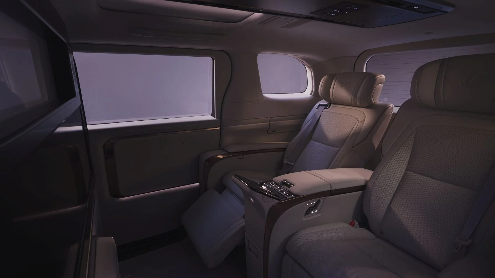 Lexus LM 350h (250 Hp) Hybrid e-CVT 7 Seat2023 - thumbnail 11