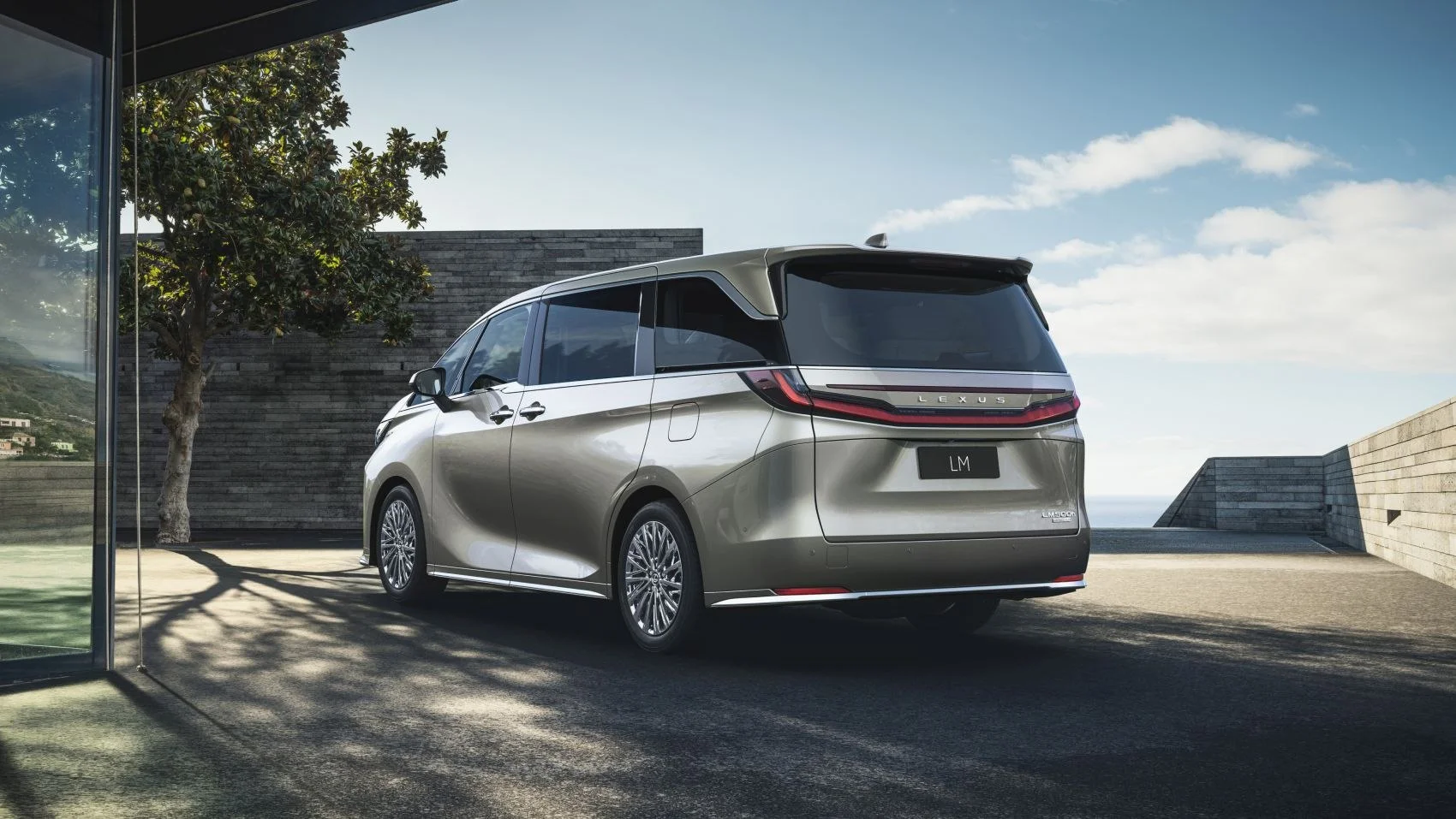 Lexus LM 350h (250 Hp) Hybrid e-CVT 7 Seat2023 - thumbnail 3