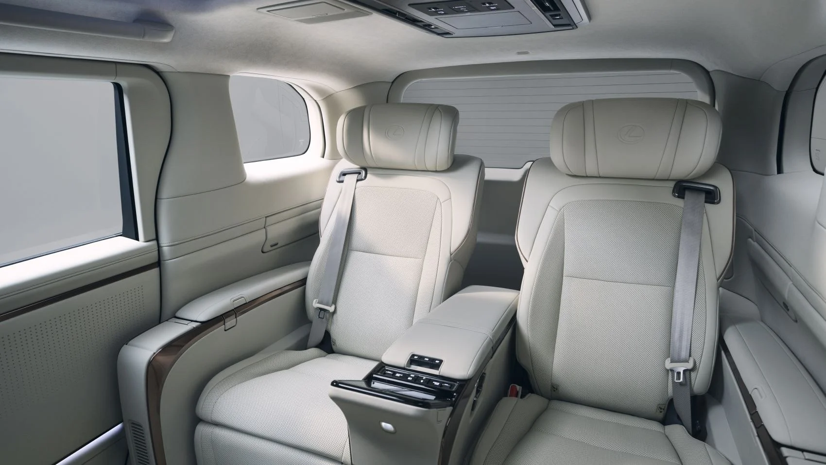 Lexus LM 350h (250 Hp) Hybrid e-CVT 7 Seat2023 - thumbnail 6