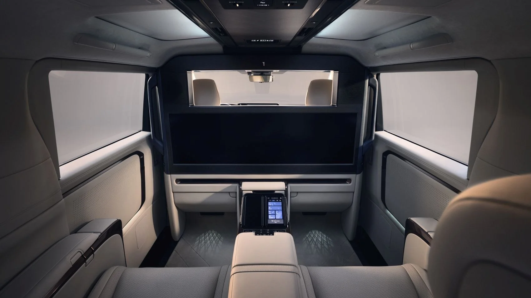 Lexus LM 350h (250 Hp) Hybrid e-CVT 7 Seat2023 - thumbnail 7